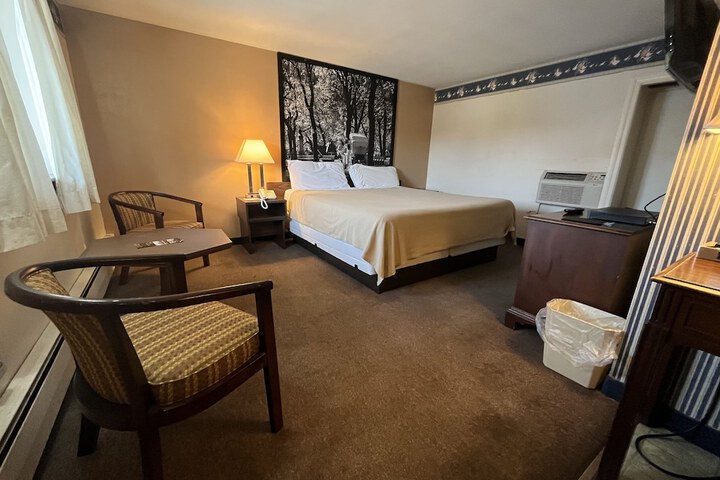 Room 9 of 11