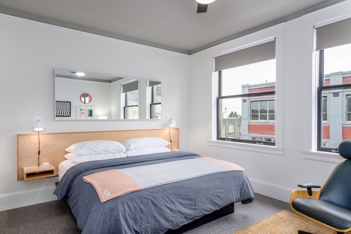 Room 60 of 76