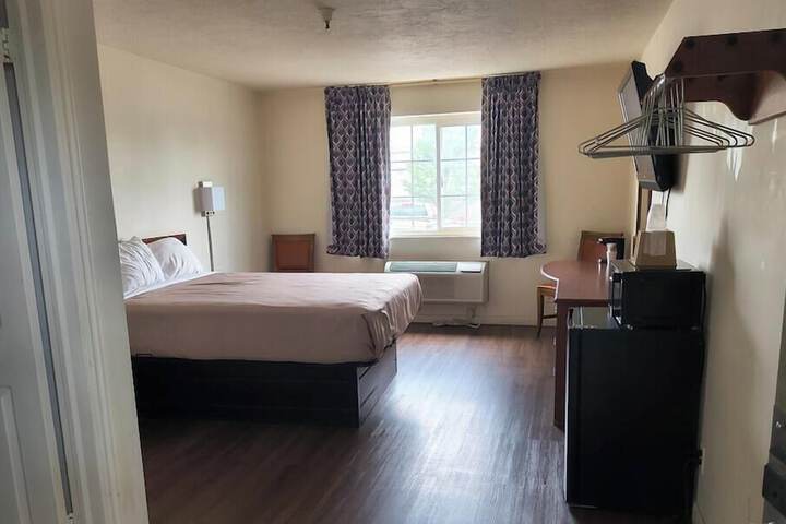 Ameri-Stay Inn & Suites