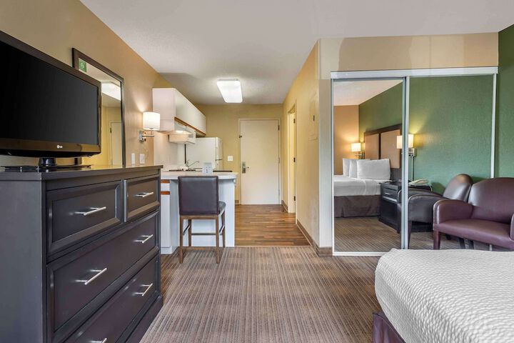 Room 10 of 34