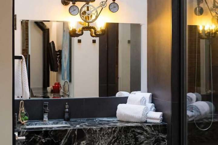 48 King West Boutique Hotel