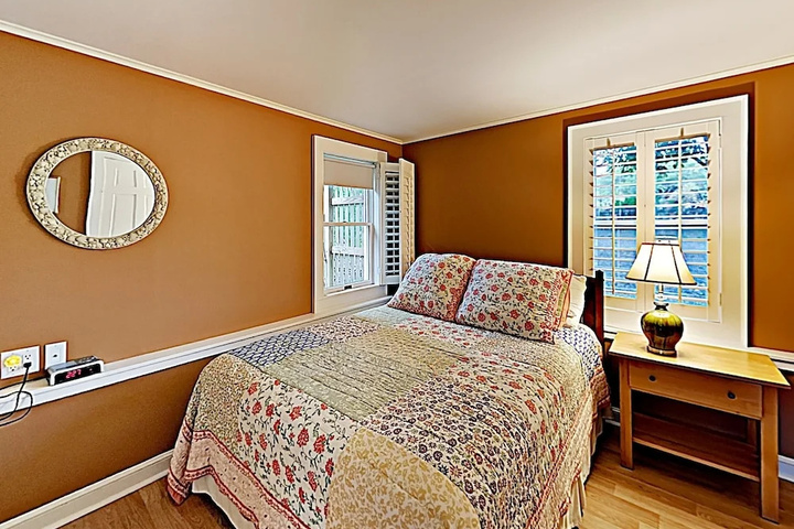 New Listing! Serene East End : Steps To Sand 3 Bedroom Condo