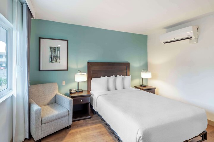 Room 21 of 38