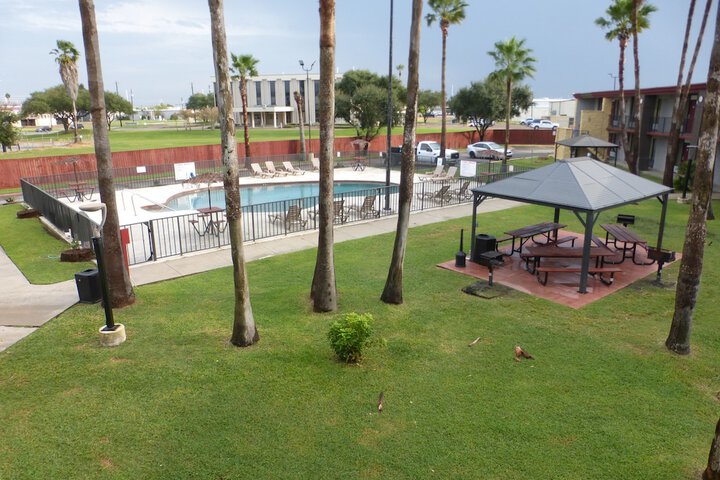 Pool 6 of 20
