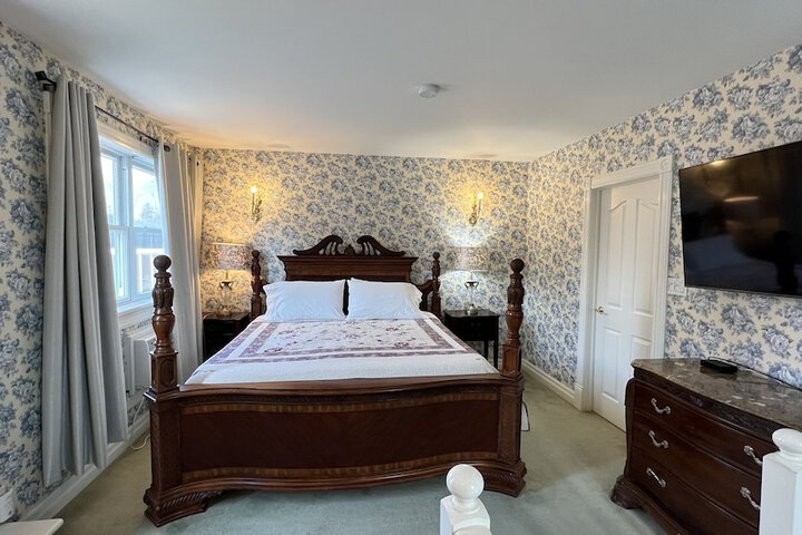 Room 10 of 32