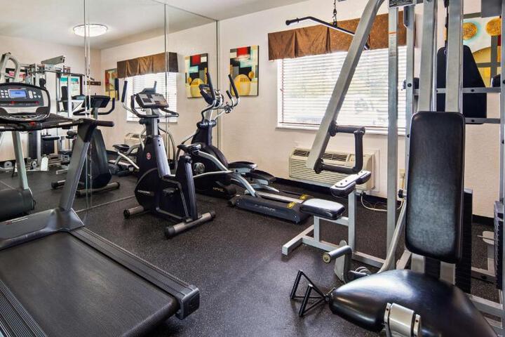 Best Western Plus Northwest Inn & Suites