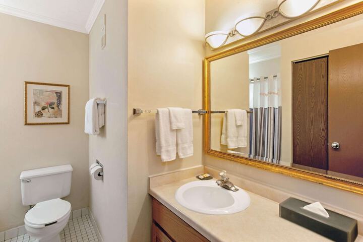 Room 12 of 28