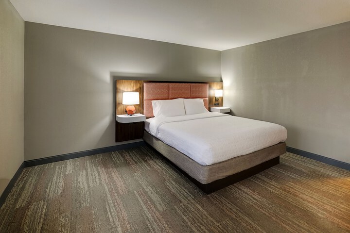 Room 34 of 77