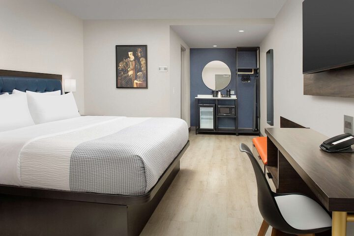 Room 26 of 28