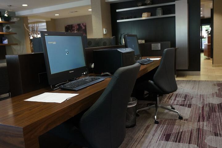 Business Center 95 of 100