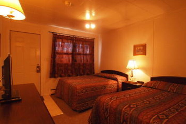 Lakeside Motor Inn