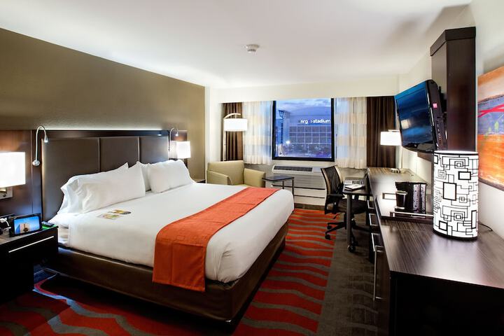 Room 13 of 27