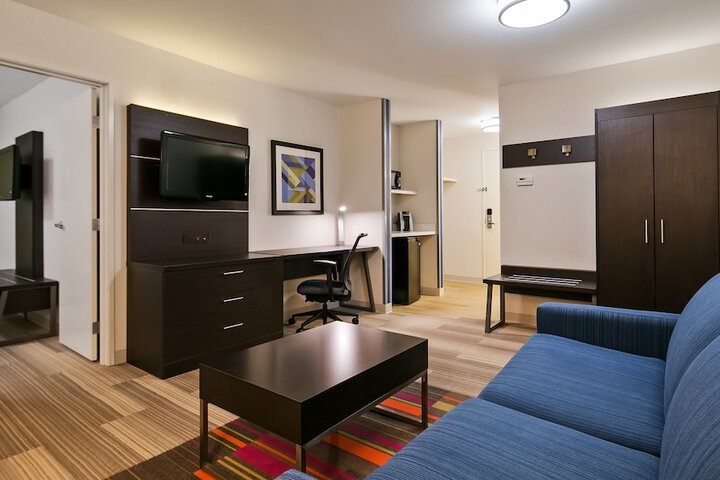 Holiday Inn Express & Suites Everett by IHG