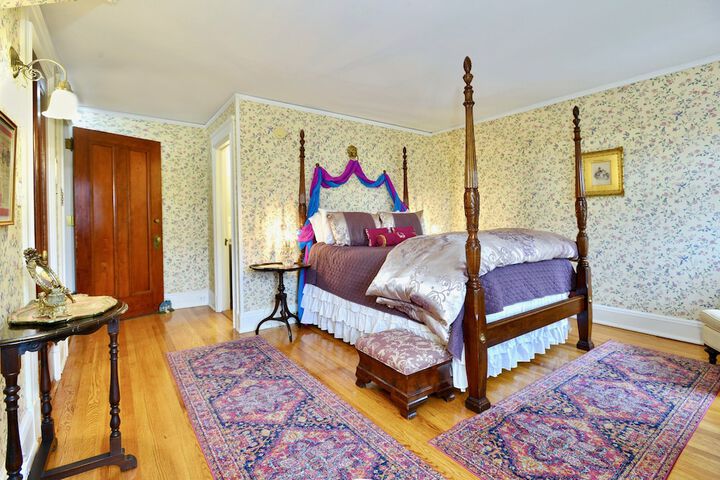 Room 105 of 275