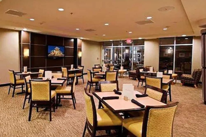 Dining 75 of 83