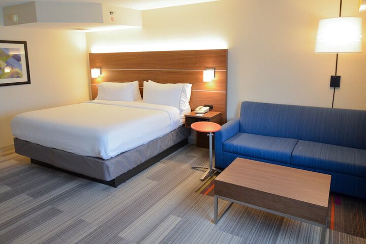 Holiday Inn Express Pittsburgh-Bridgeville by IHG