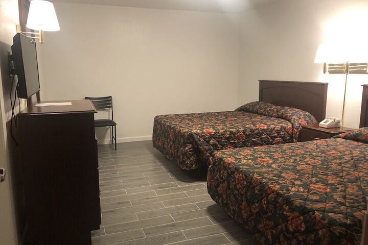 Room 9 of 18
