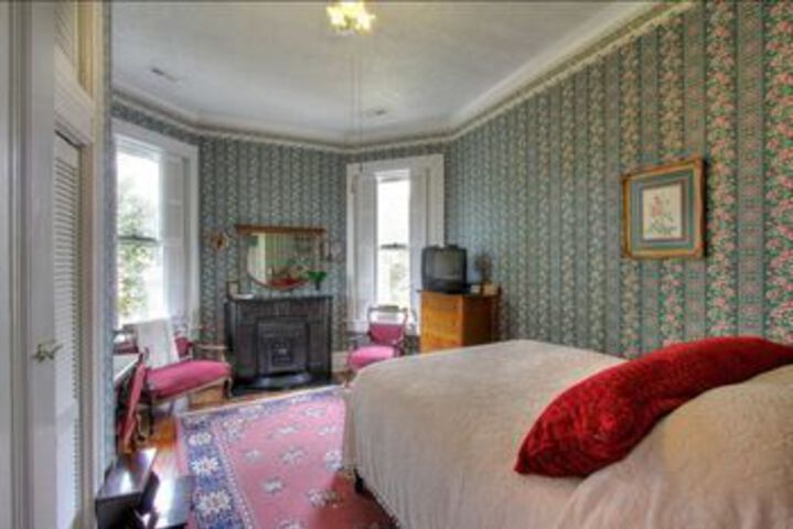 Victorian House Bed & Breakfast