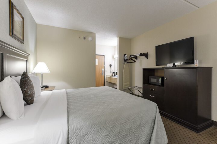 Room 13 of 33