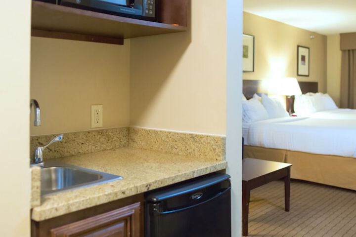 Holiday Inn Express Devils Lake by IHG