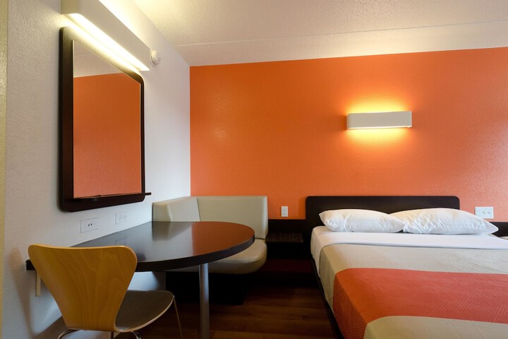 Room 18 of 29