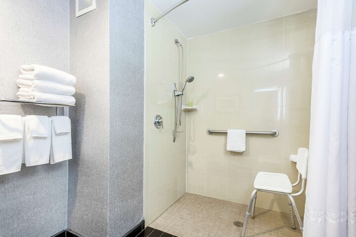 DoubleTree by Hilton Austin - University Area