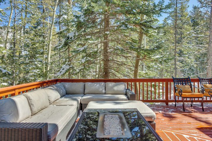 Idaho Springs Cabin w / Hot Tub on Half Acre!