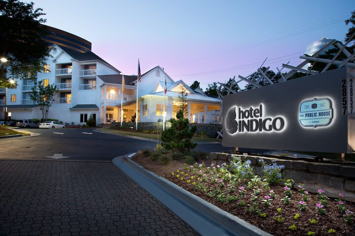 Hotel 2 of 100