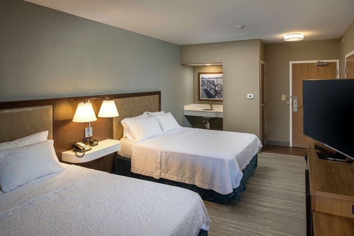 Room 25 of 33