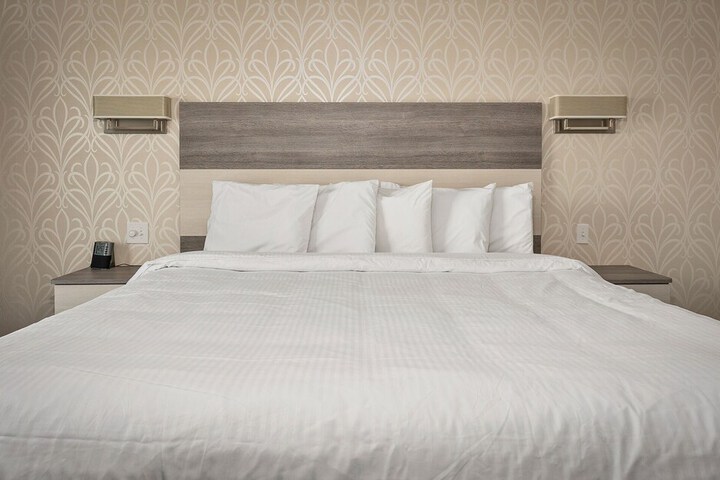 Room 17 of 46