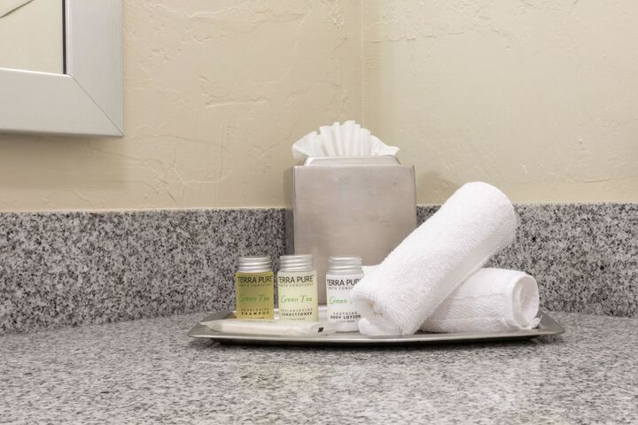 Plantation Hale Suites