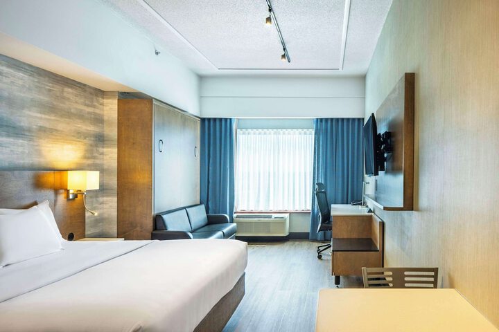 Room 9 of 60