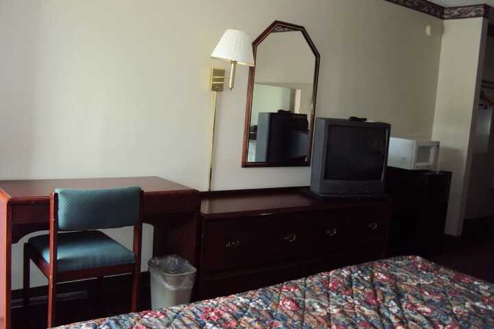 Room 9 of 14