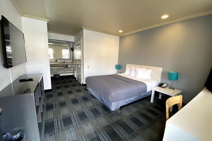 Room 8 of 23