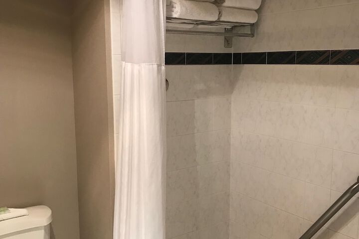 Room 10 of 18