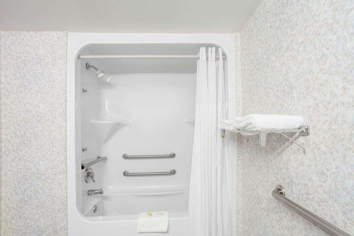 Room 5 of 25