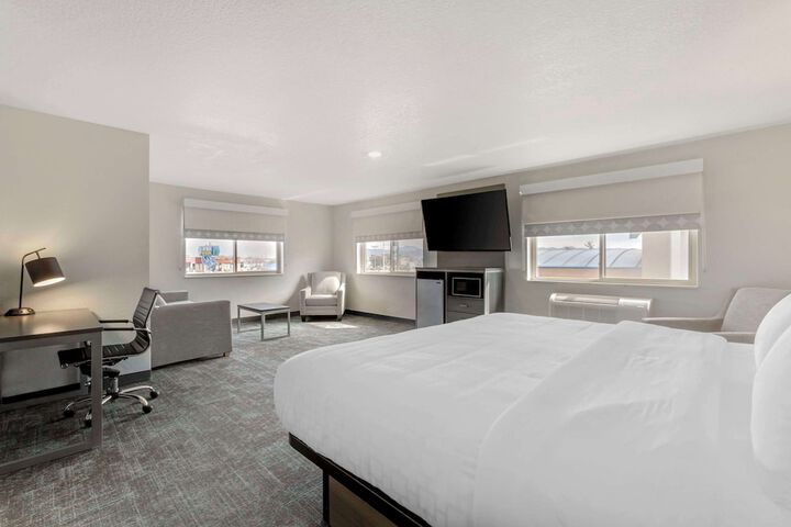 Room 6 of 28