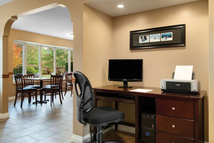 Business Center 56 of 61