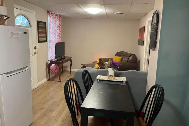 Cozy Apt near BU Lourdes, UHS
