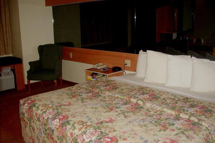 Western Skies Inn & Suites