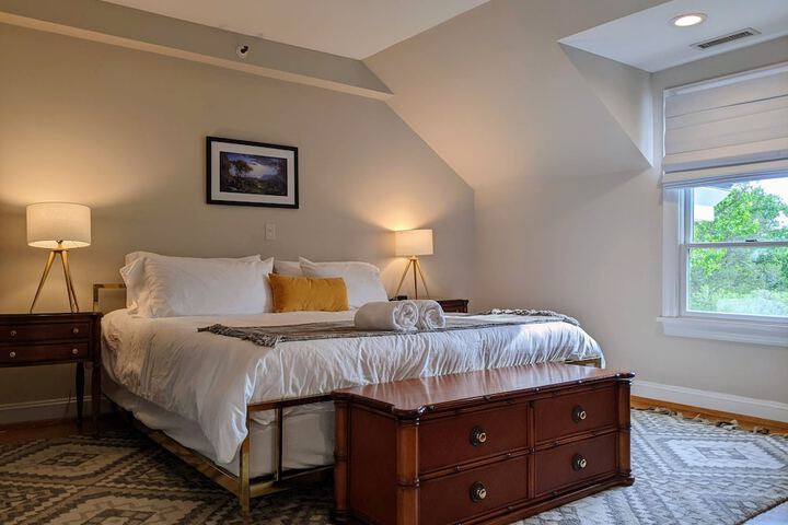 Room 104 of 239