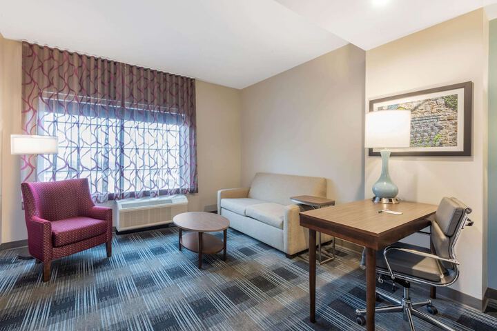 La Quinta Inn & Suites by Wyndham Aberdeen-APG