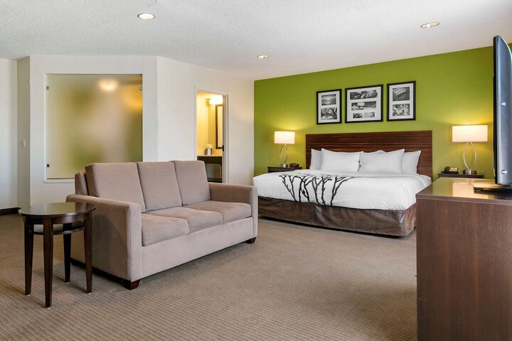 Room 30 of 48