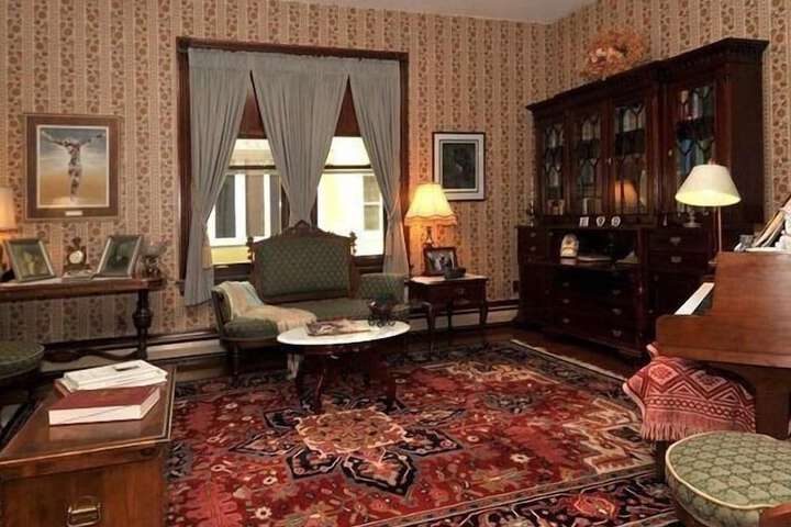 Victorian Loft B & B