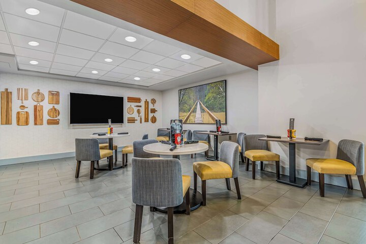 Embassy Suites by Hilton Detroit Metro Airport