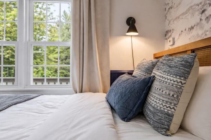 The Aurora Inn & Cottages