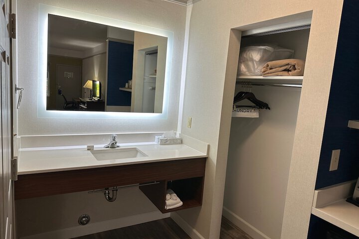 Room 16 of 36