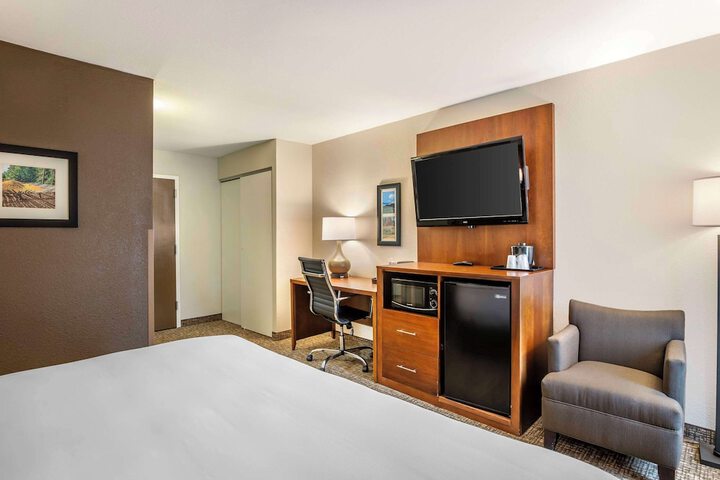 Room 16 of 28
