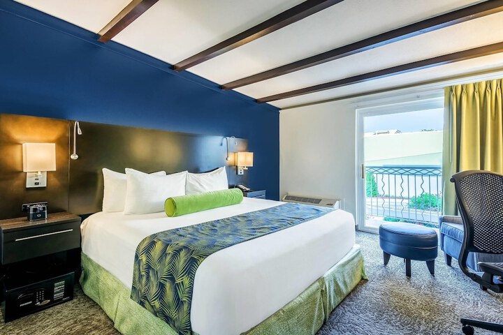 Oasis Hotel & Convention Center an Ascend Collection Hotel