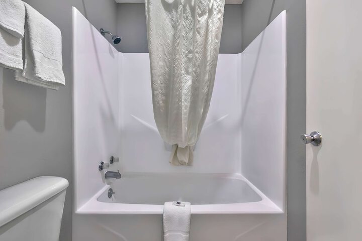 Room 10 of 27